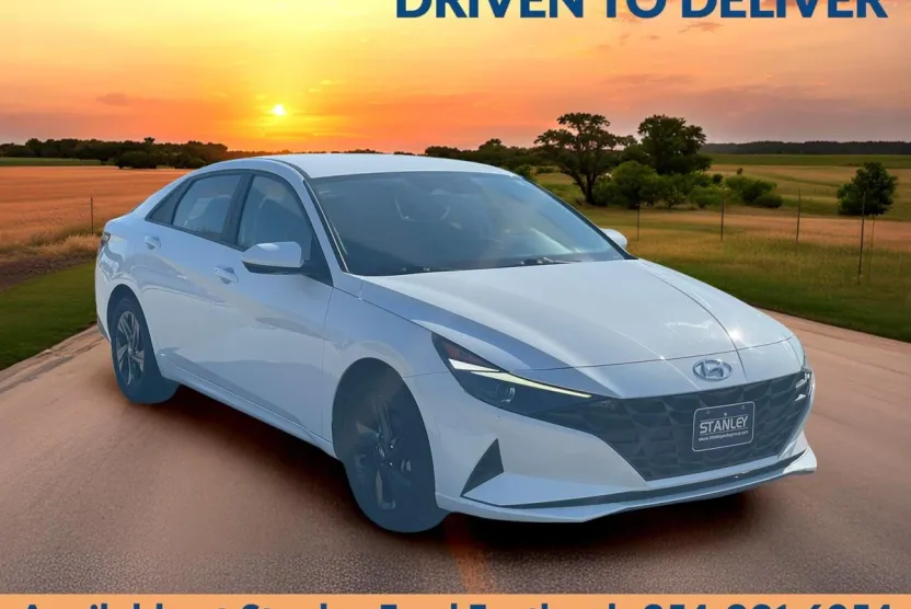 2022 Hyundai Elantra SEL photo 1