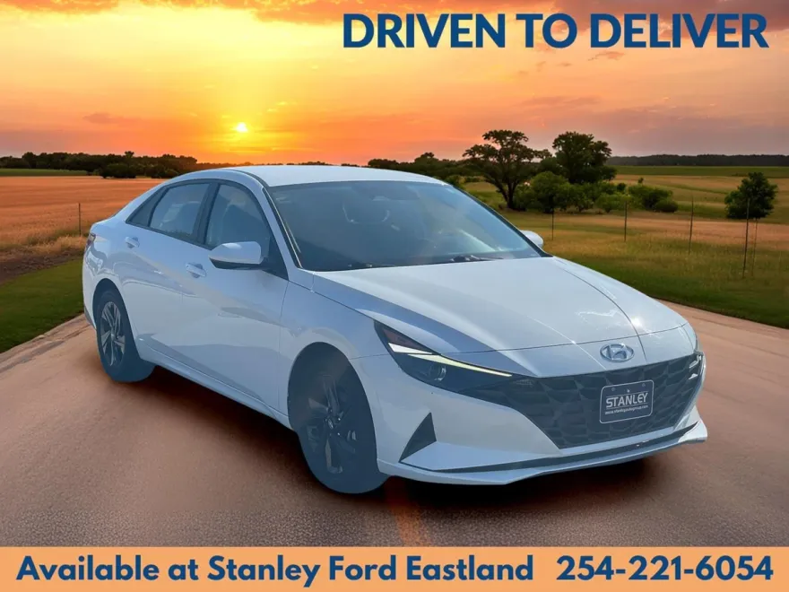 2022 Hyundai Elantra SEL photo 1