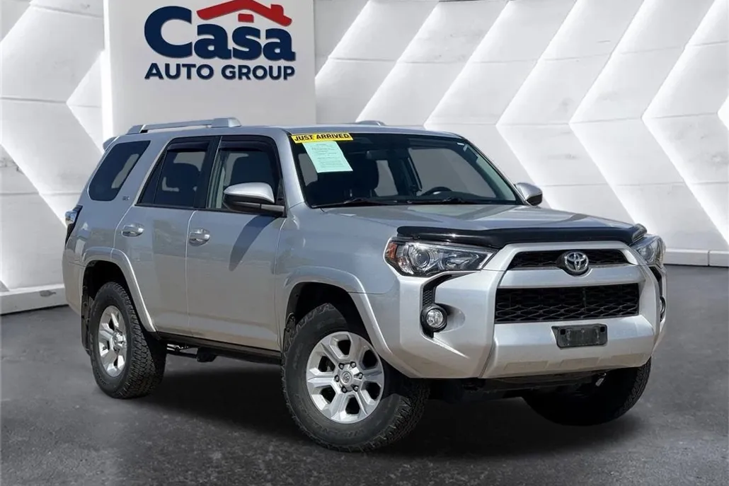 2018 Toyota 4Runner SR5 photo 1