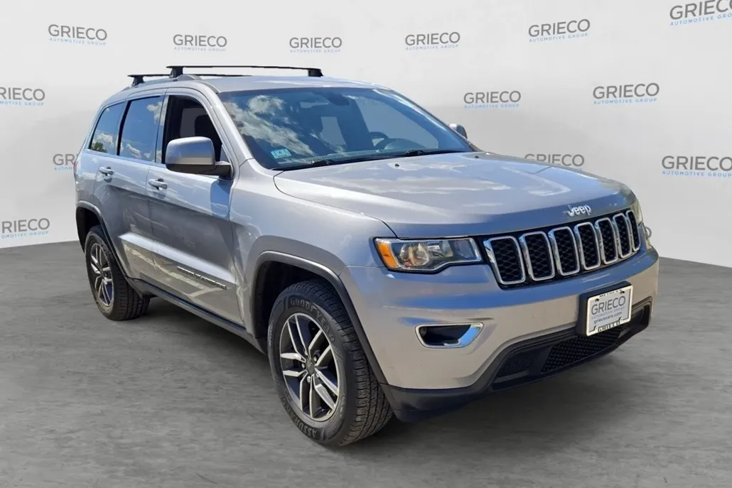 2019 Jeep Grand Cherokee Laredo E photo 1