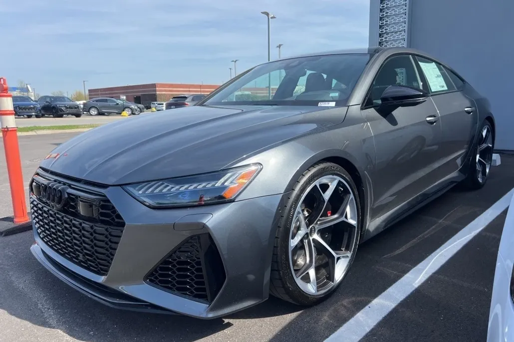 2025 Audi RS 7 Performance Base photo 1