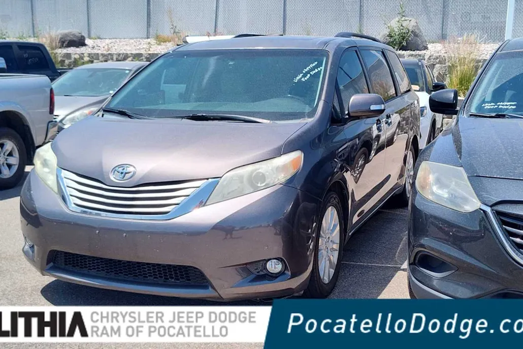2014 Toyota Sienna L photo 1