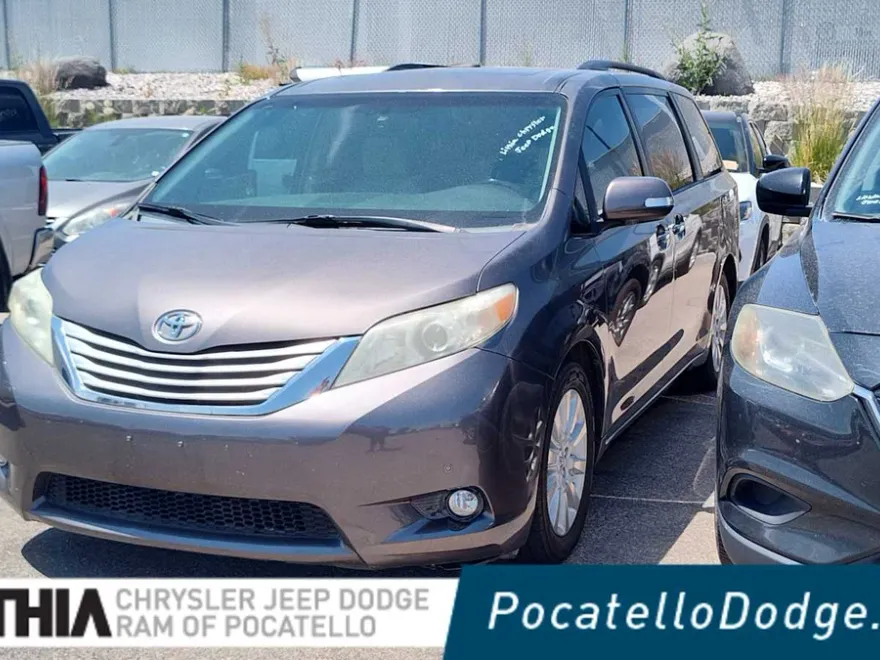 2014 Toyota Sienna L photo 1