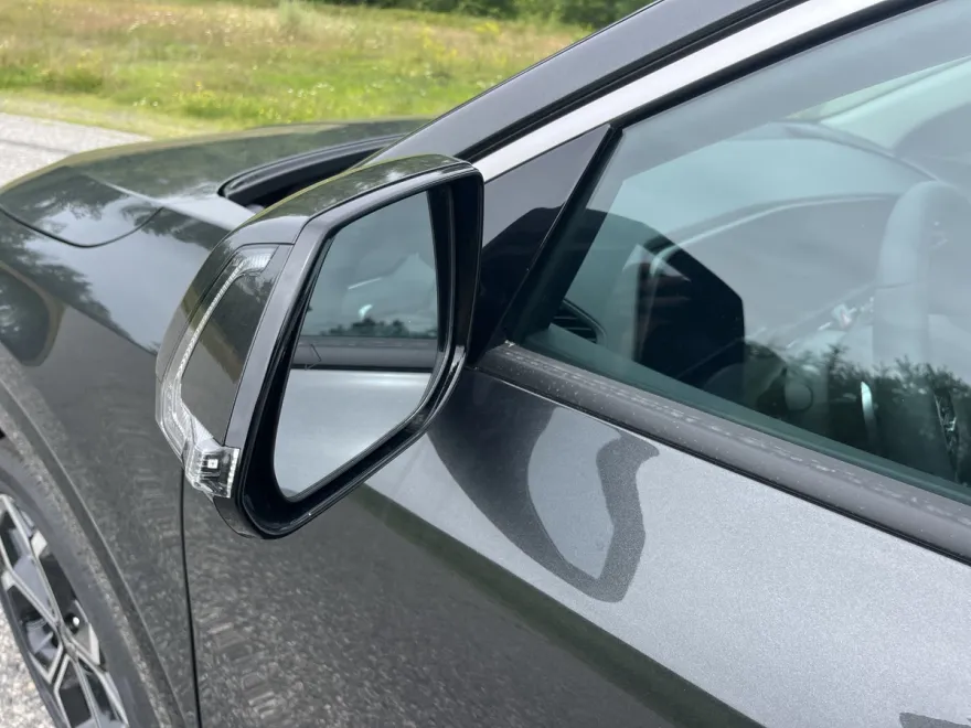 2025 Kia Niro EX Touring photo 1