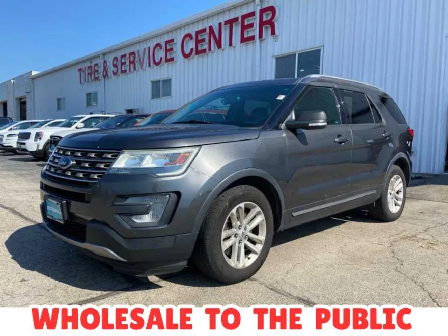 2016 Ford Explorer XLT photo 1