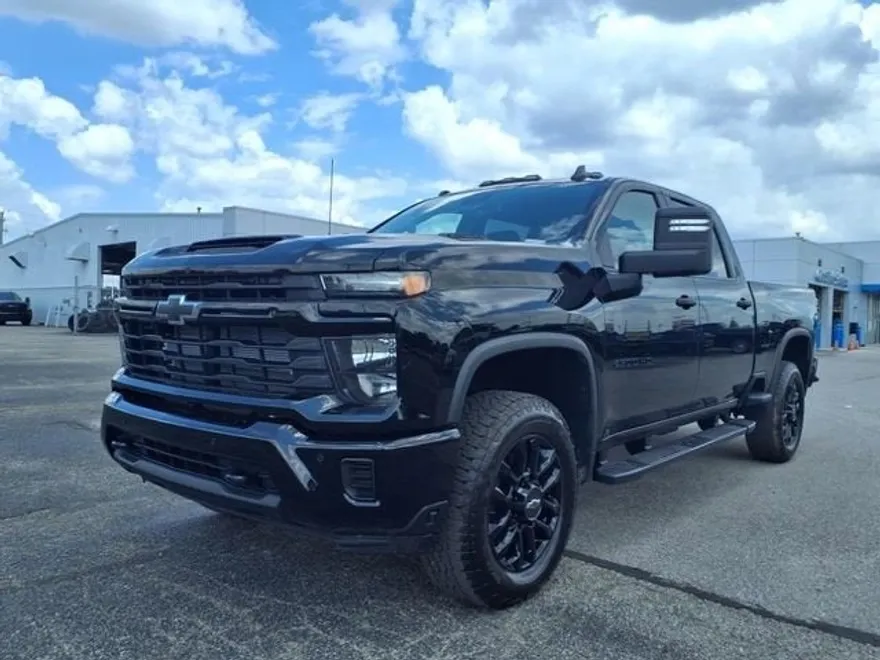 2025 Chevrolet Silverado 2500HD Custom photo 1