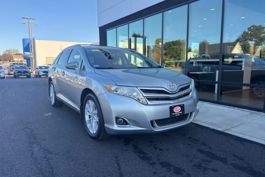 2015 Toyota Venza XLE photo 1