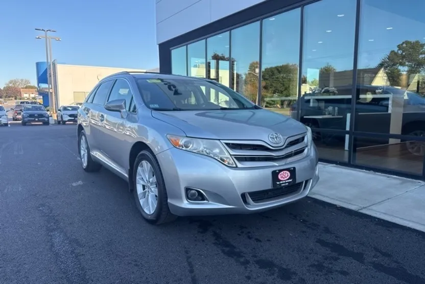 2015 Toyota Venza XLE photo 1