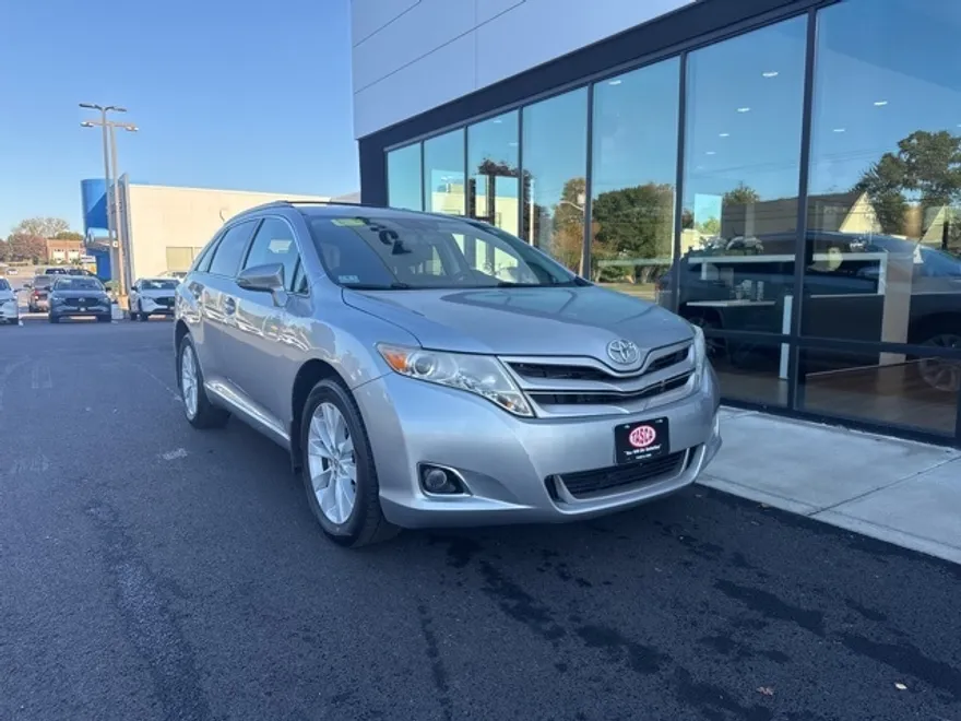 2015 Toyota Venza XLE photo 1