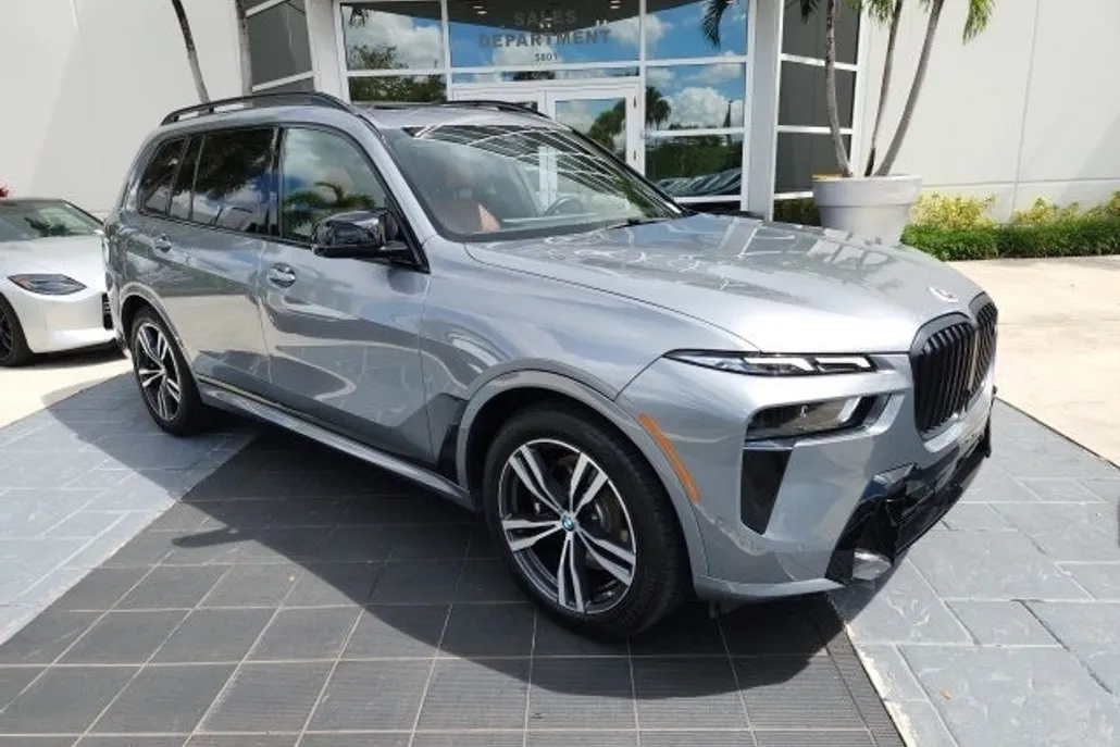 2023 Bmw X7 M60i photo 1