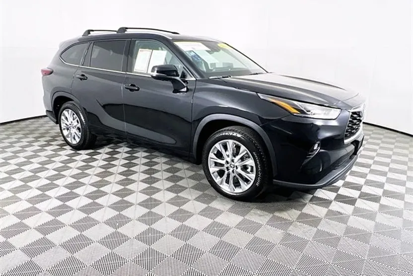 2025 Toyota Highlander Limited photo 1