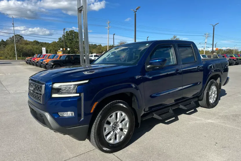 2022 Nissan Frontier SV Crew Cab photo 1