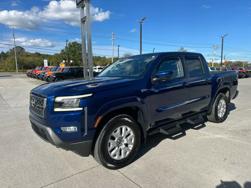 2022 Nissan Frontier SV Crew Cab photo 1