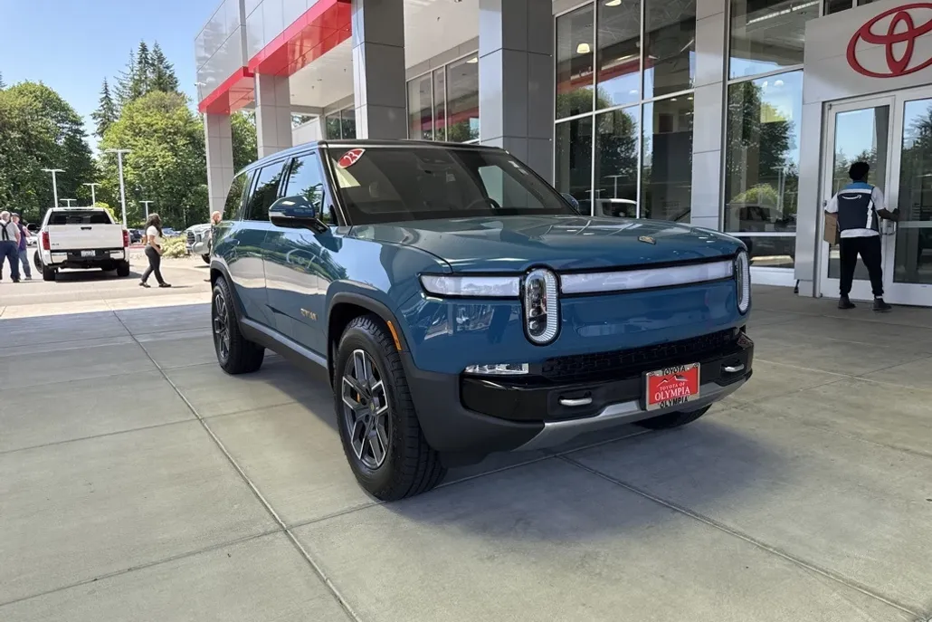2023 Rivian R1S Adventure photo 1