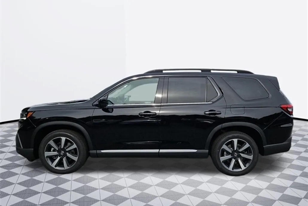 2025 Honda Pilot Touring photo 1