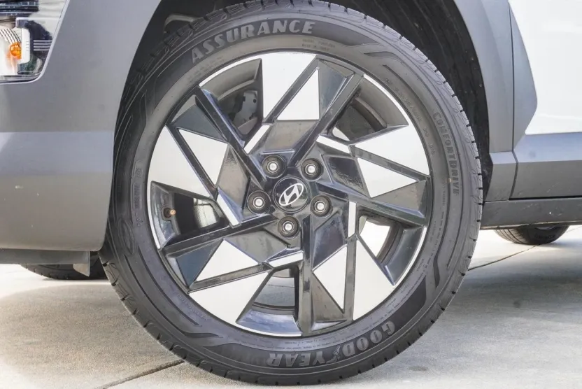 2025 Hyundai Kona SEL photo 1