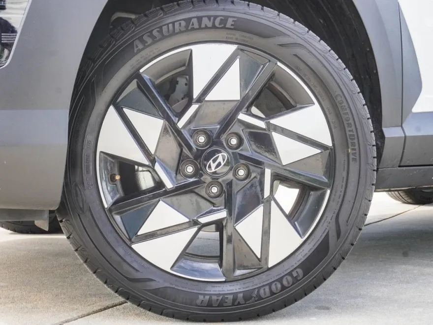 2025 Hyundai Kona SEL photo 1