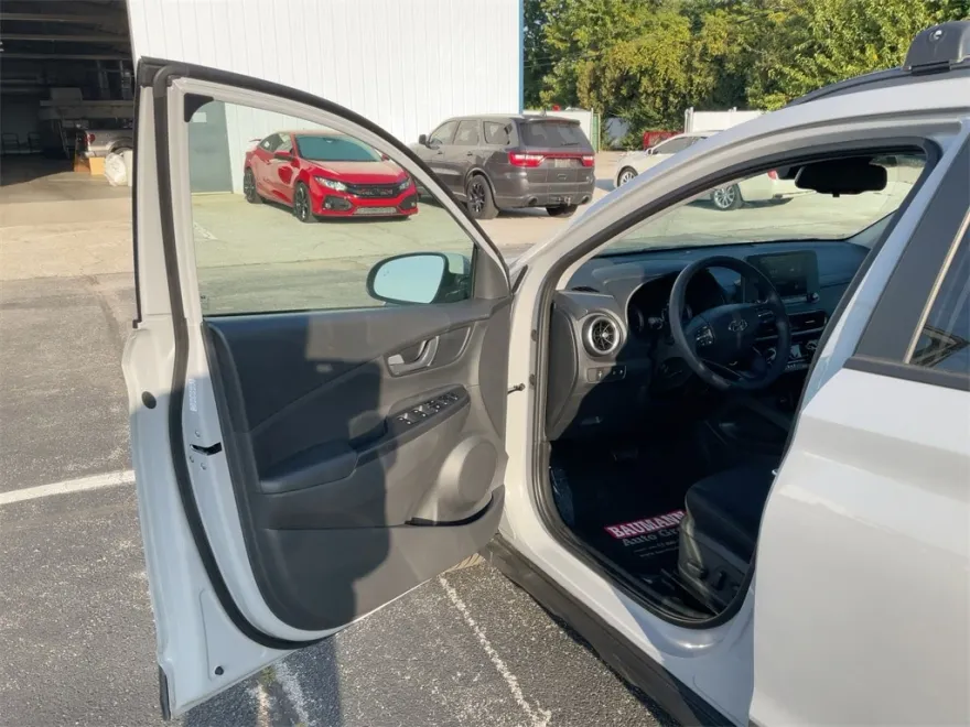 2023 Hyundai Kona SEL photo 1