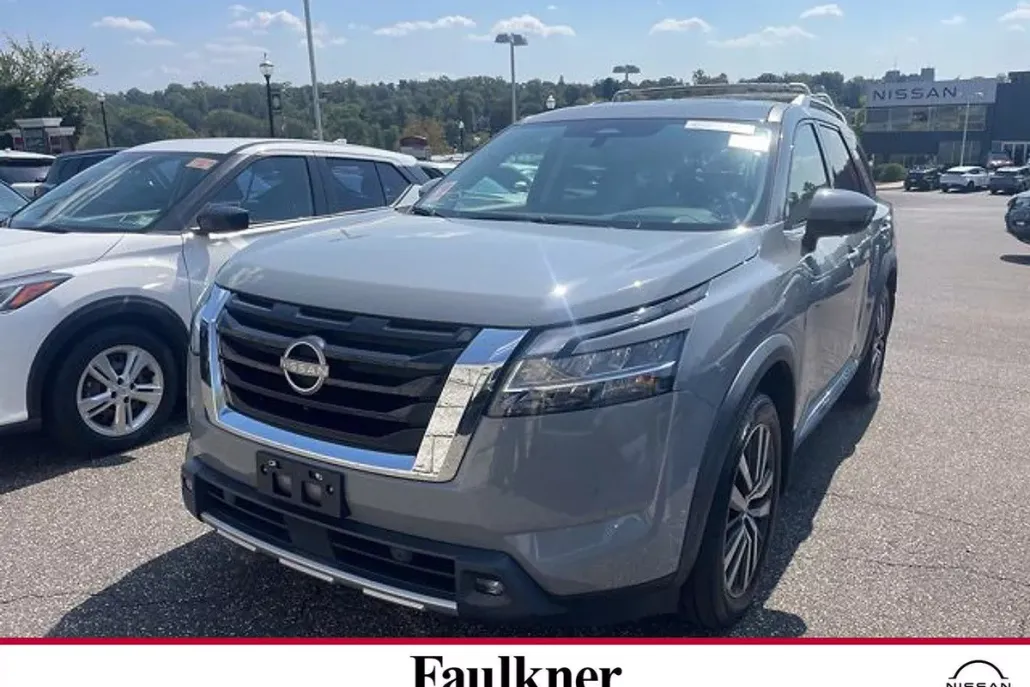 2022 Nissan Pathfinder Platinum photo 1