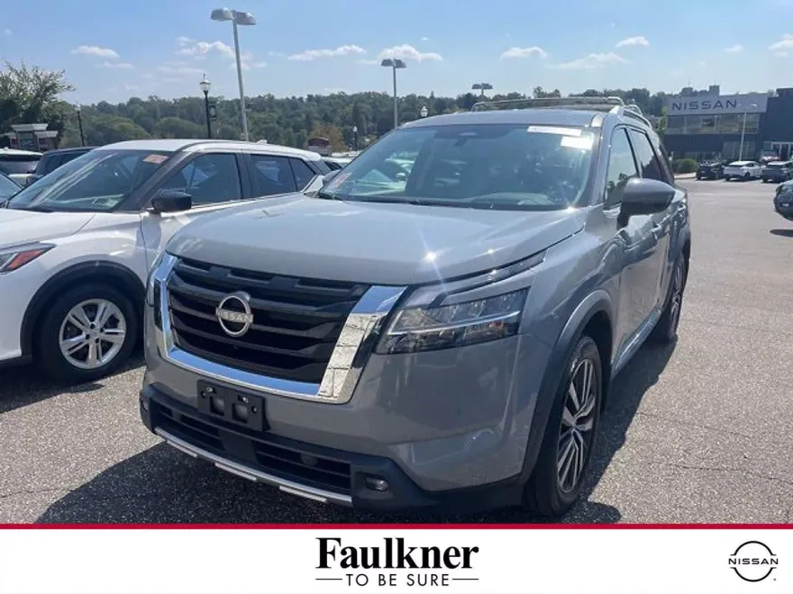 2022 Nissan Pathfinder Platinum photo 1