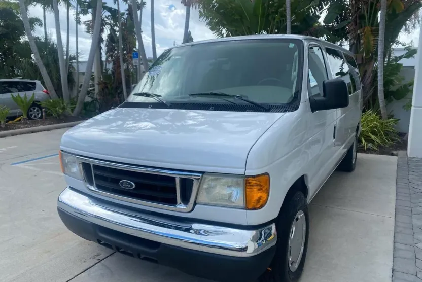 2006 Ford E-150 photo 1