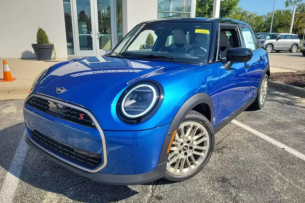 2025 Mini Cooper 4 Door Hardtop Signature photo 1