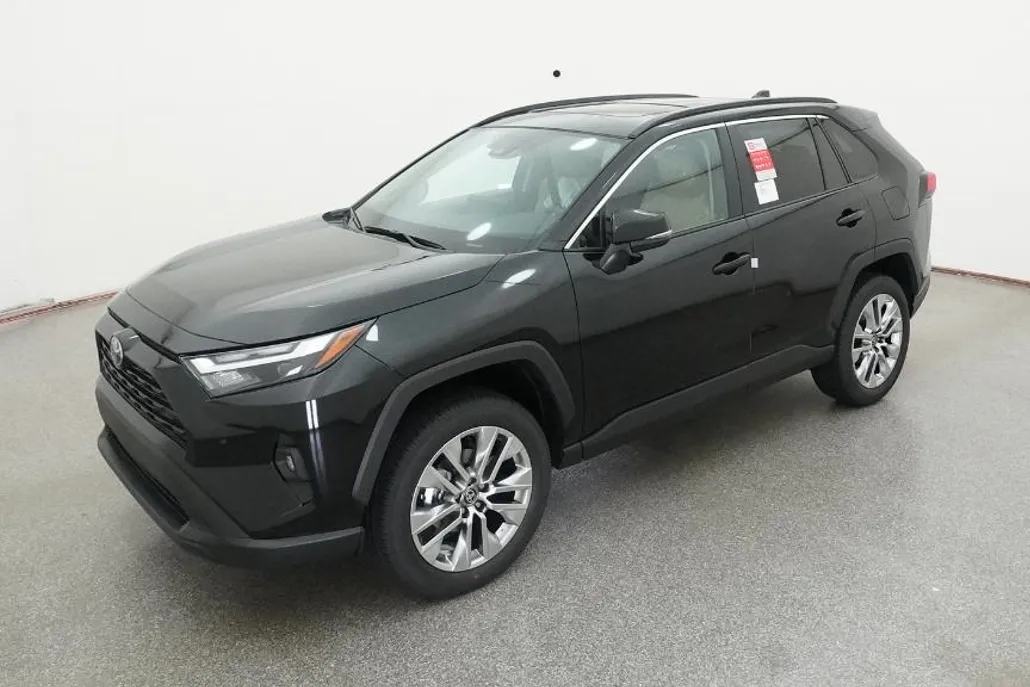 2025 Toyota RAV4 XLE Premium photo 1