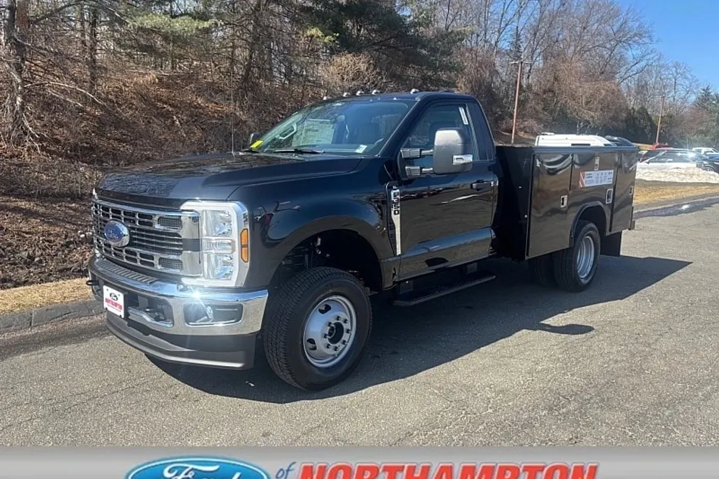 2025 Ford F-350 XL photo 1