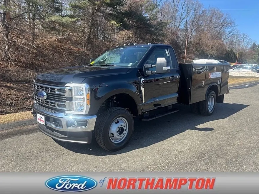 2025 Ford F-350 XL photo 1