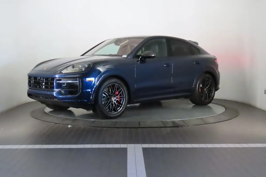 2025 Porsche Cayenne GTS Coupe photo 1