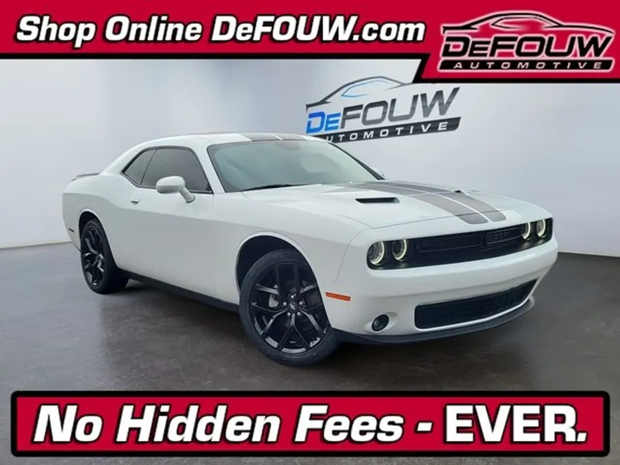 2021 Dodge Challenger SXT photo 1