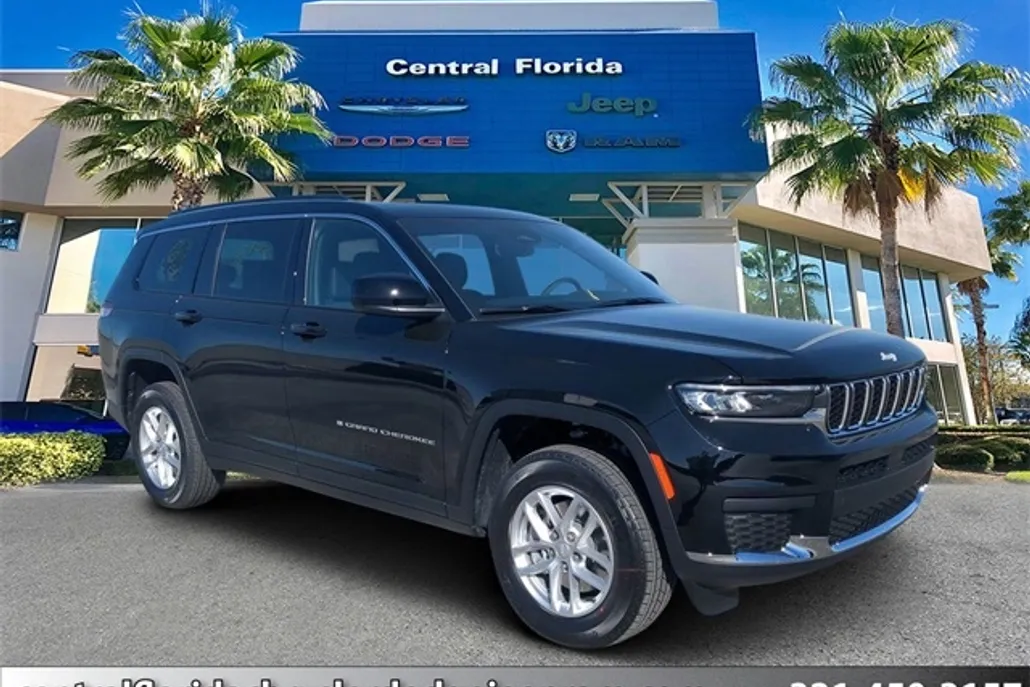 2025 Jeep Grand Cherokee Laredo Altitude photo 1