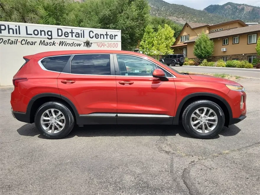 2019 Hyundai Santa Fe SE photo 1