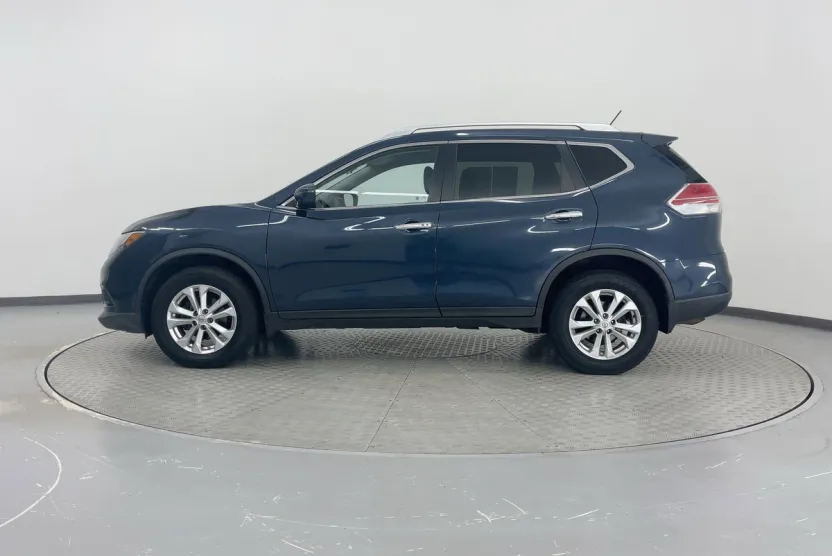 2016 Nissan Rogue SV photo 1