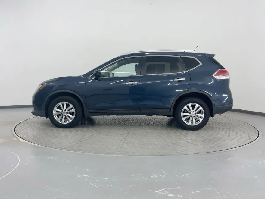 2016 Nissan Rogue SV photo 1