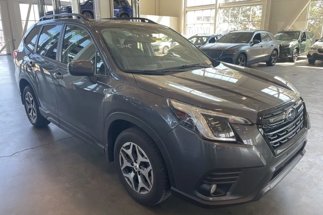 2023 Subaru Forester Premium photo 1