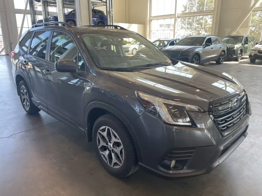 2023 Subaru Forester Premium photo 1