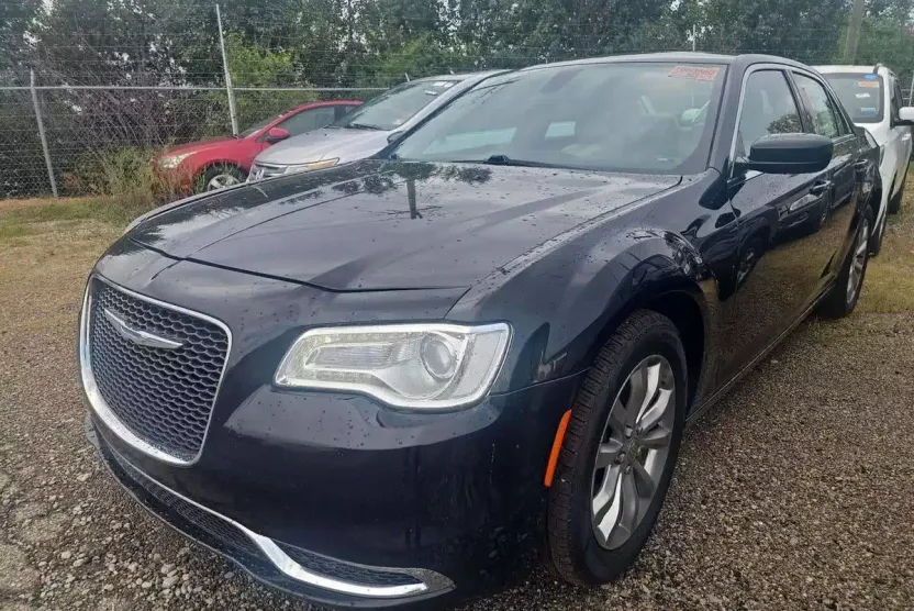 2017 Chrysler 300 Limited photo 1