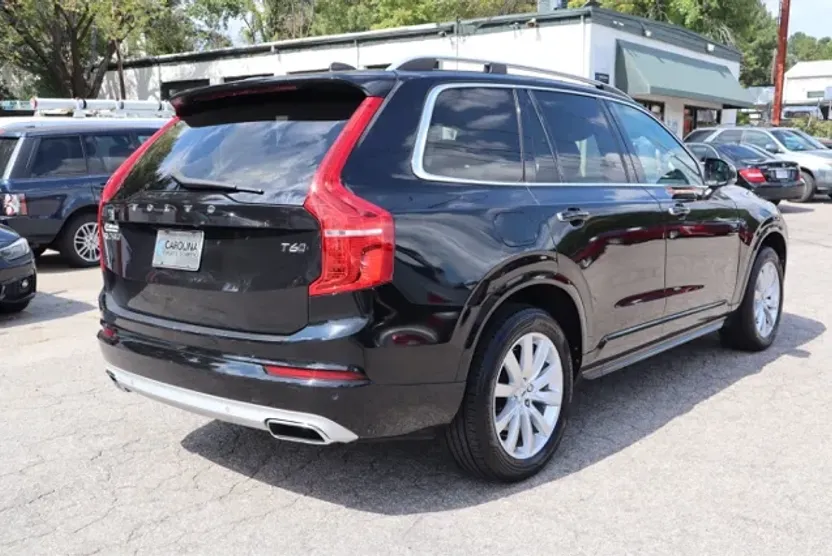 2016 Volvo XC90 T6 Momentum AWD photo 1