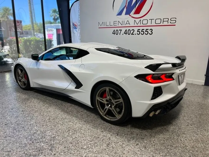 2021 Chevrolet Corvette 3LT photo 2