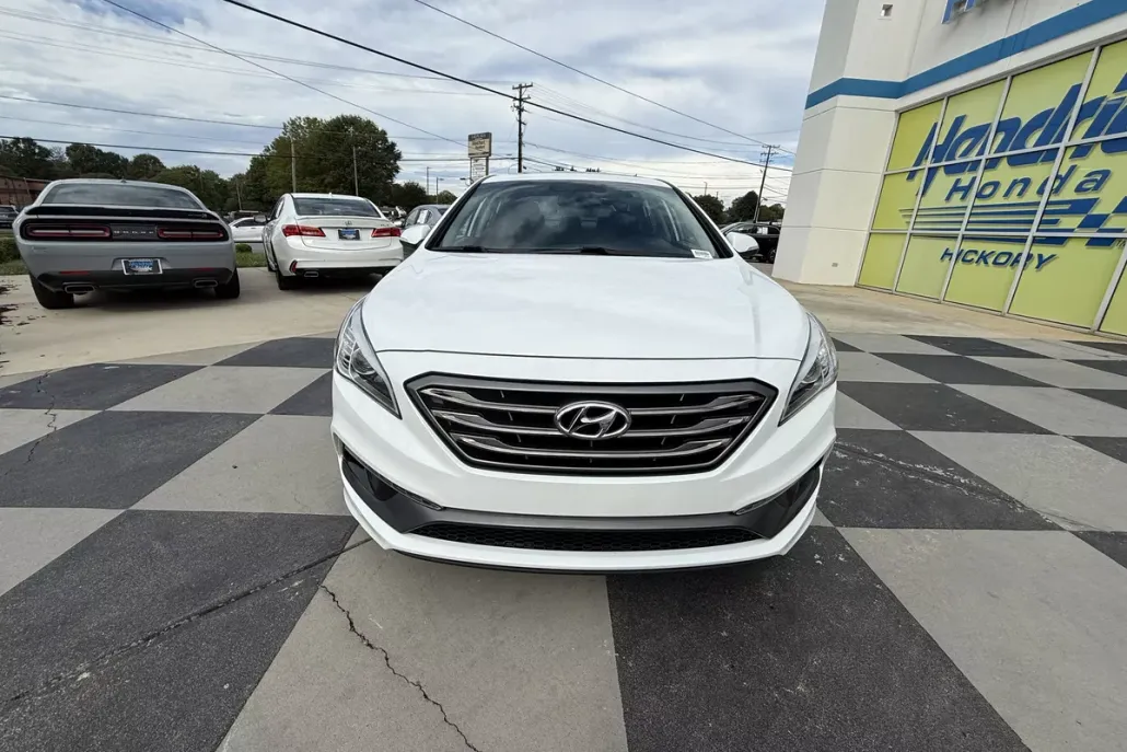 2017 Hyundai Sonata Sport photo 1
