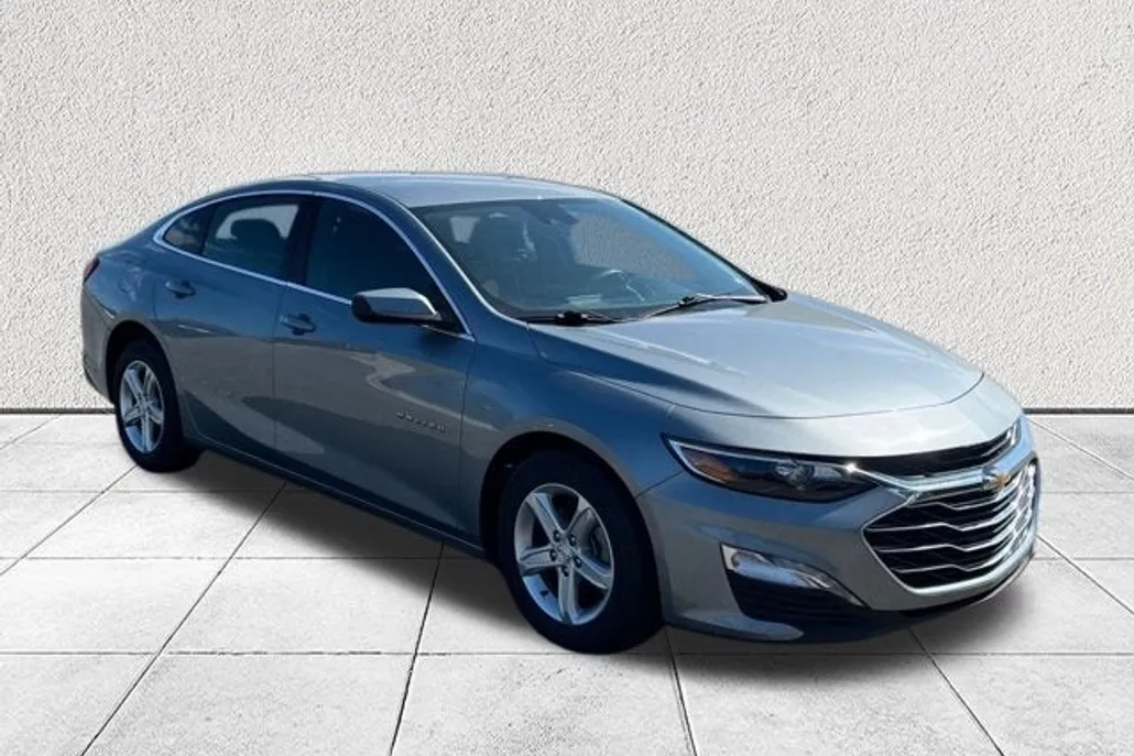 2024 Chevrolet Malibu 1LT photo 1