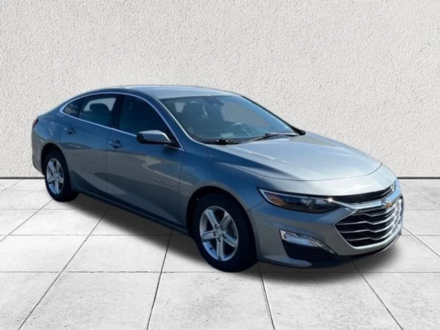 2024 Chevrolet Malibu 1LT photo 1