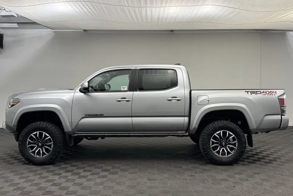 2023 Toyota Tacoma TRD Sport V6 photo 1