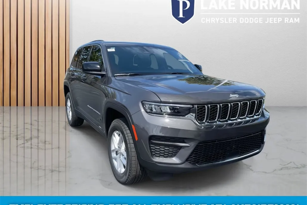 2025 Jeep Grand Cherokee Laredo photo 1