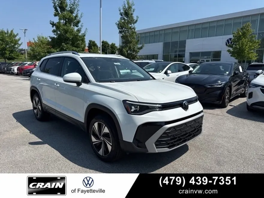 2025 Volkswagen Taos SE photo 1