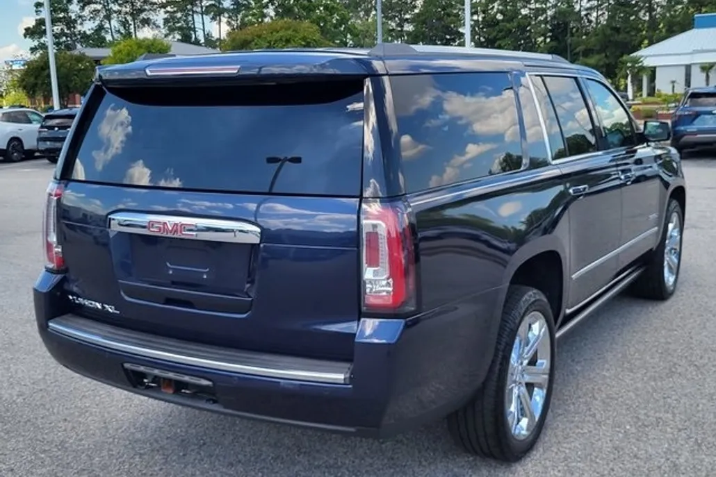 2017 Gmc Yukon XL Denali photo 1