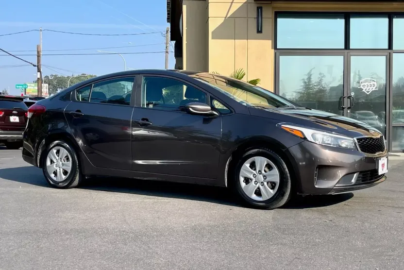 2017 Kia Forte LX Base photo 1