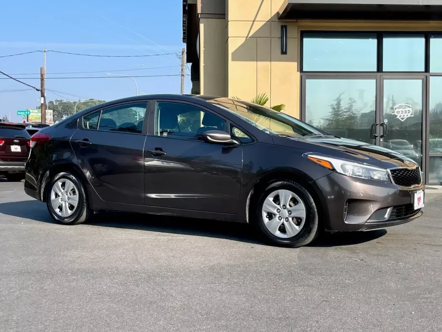 2017 Kia Forte LX Base photo 1