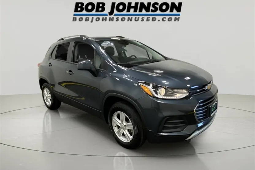 2022 Chevrolet Trax LT photo 1